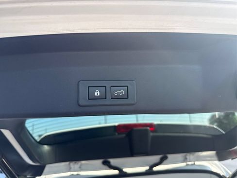 Used 2022 Subaru Ascent Touring AWD/4WD image 25