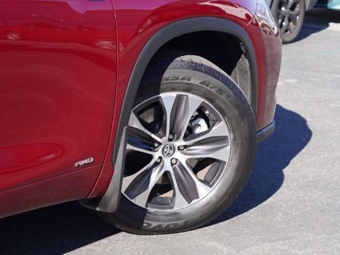 Used 2022 Toyota Highlander XLE image 8