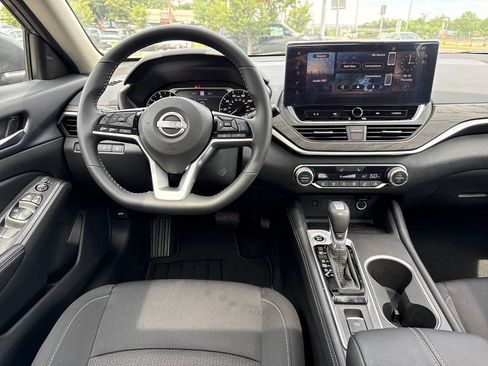 Certified 2025 Nissan Altima 2.5 SV w/ SV Premium Package FWD image 17