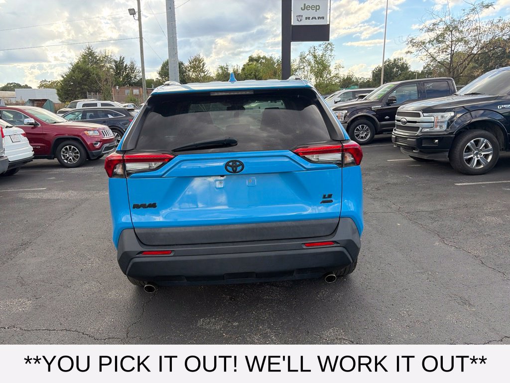 Used 2021 Toyota RAV4 LE w/ Carpet Mat Package (TMS) AWD/4WD image 5