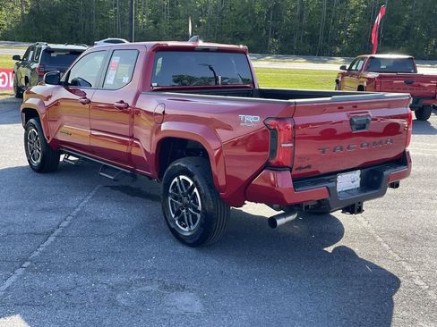 Used 2025 Toyota Tacoma TRD Sport AWD/4WD image 4
