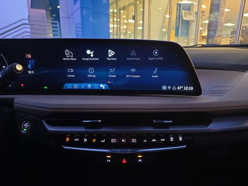 Used 2025 Cadillac XT4 Premium Luxury image 20