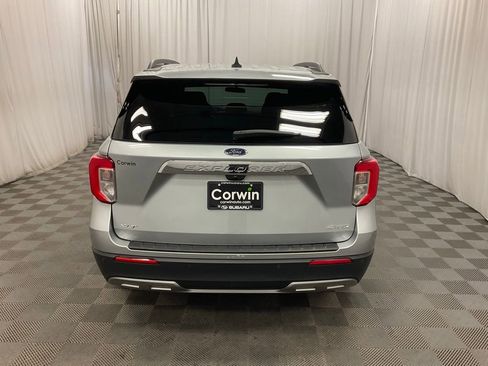 Used 2023 Ford Explorer XLT image 3