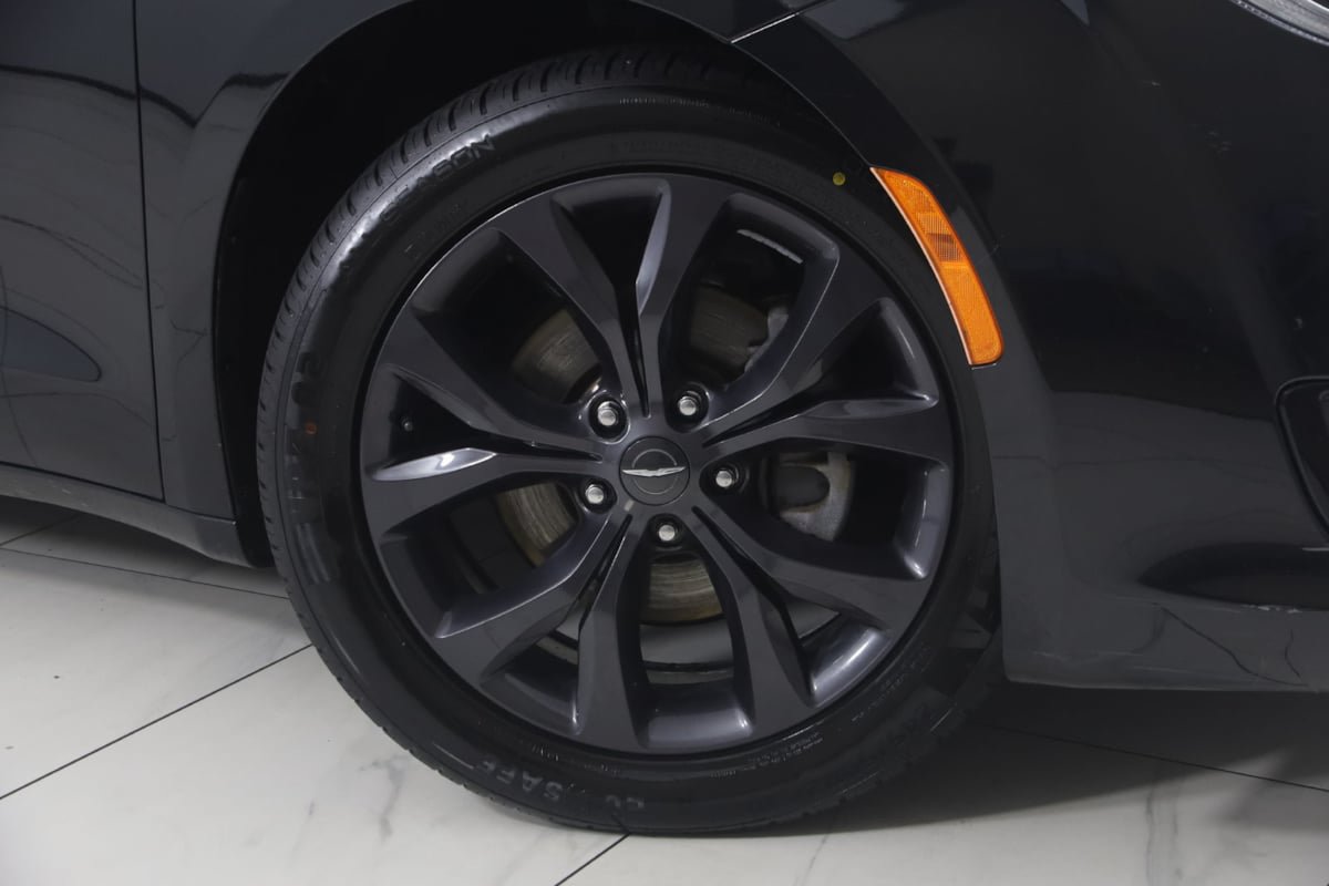 Used 2019 Chrysler Pacifica Touring-L Plus w/ S Appearance Package FWD image 17