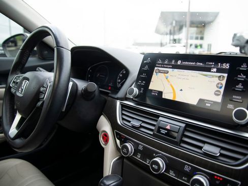 Used 2018 Honda Accord Touring image 22