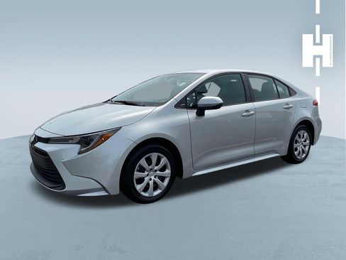 Used 2024 Toyota Corolla LE image 3