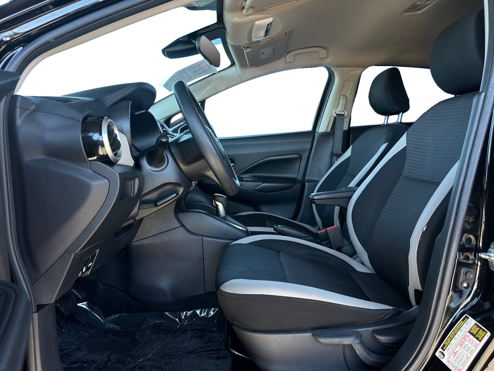 Used 2020 Nissan Versa SV FWD image 9