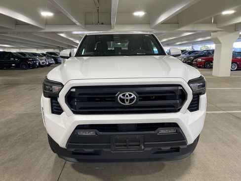 Used 2024 Toyota Tacoma SR5 AWD/4WD image 8
