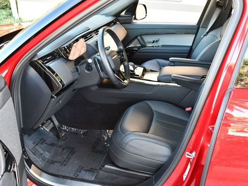 Used 2024 Land Rover Range Rover Sport Dynamic SE image 40