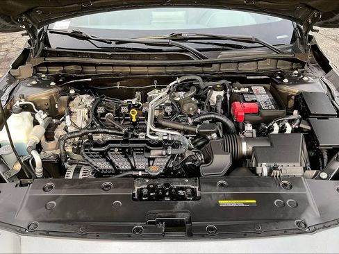 Used 2025 Nissan Altima 2.5 SV FWD image 30