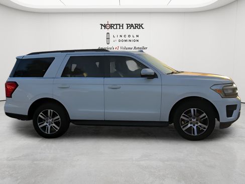 Used 2024 Ford Expedition XLT RWD image 4