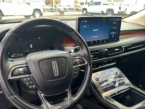 Used 2022 Lincoln Nautilus Reserve image 10