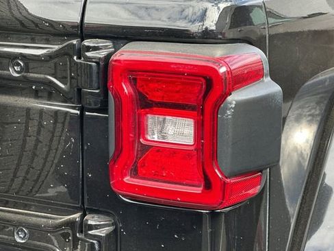 Used 2023 Jeep Wrangler Unlimited Sahara image 12