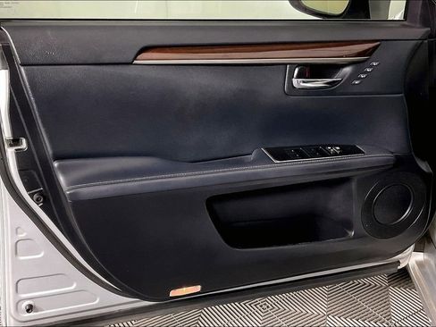 Used 2017 Lexus ES 350 w/ Luxury Package FWD image 25