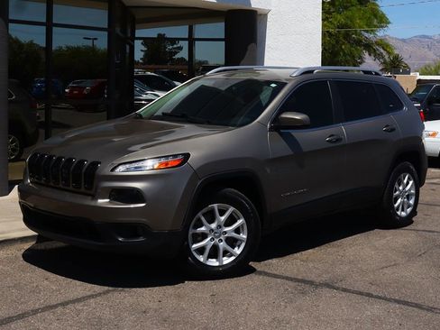 Used 2017 Jeep Cherokee Latitude w/ Comfort/Convenience Group image 2