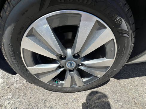 Used 2013 Nissan Leaf SL w/ Premium Pkg image 32