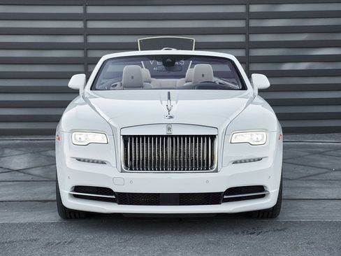 Used 2017 Rolls-Royce Dawn image 16