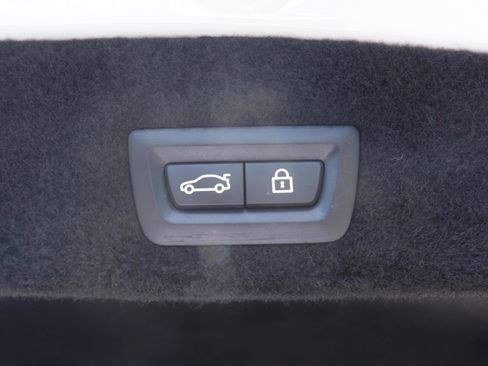 Used 2018 BMW 750i RWD image 14