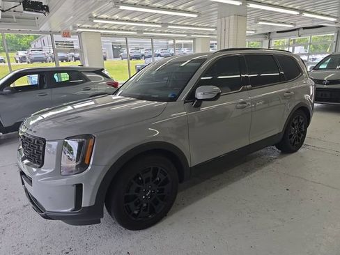 Used 2022 Kia Telluride SX w/ SX Prestige Package AWD/4WD image 2