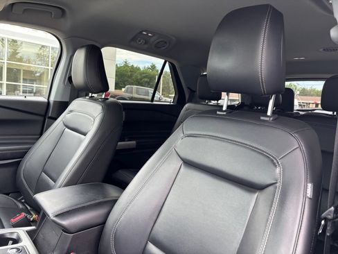 Used 2021 Ford Explorer XLT w/ Equipment Group 202A AWD/4WD image 14