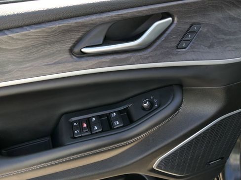 Used 2023 Jeep Grand Cherokee 4WD 4xe image 11