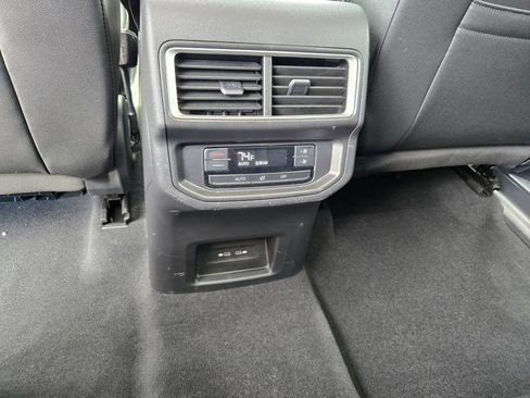 Certified 2025 Volkswagen Atlas SE FWD image 17