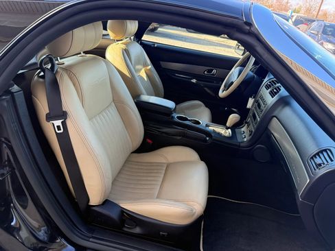 Used 2004 Ford Thunderbird image 25