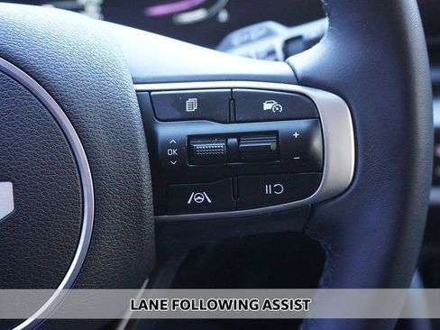 Used 2025 Kia Sportage EX image 4