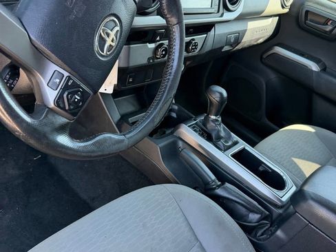 Used 2017 Toyota Tacoma SR5 image 5