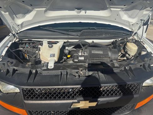 Used 2015 Chevrolet Express 2500 image 37
