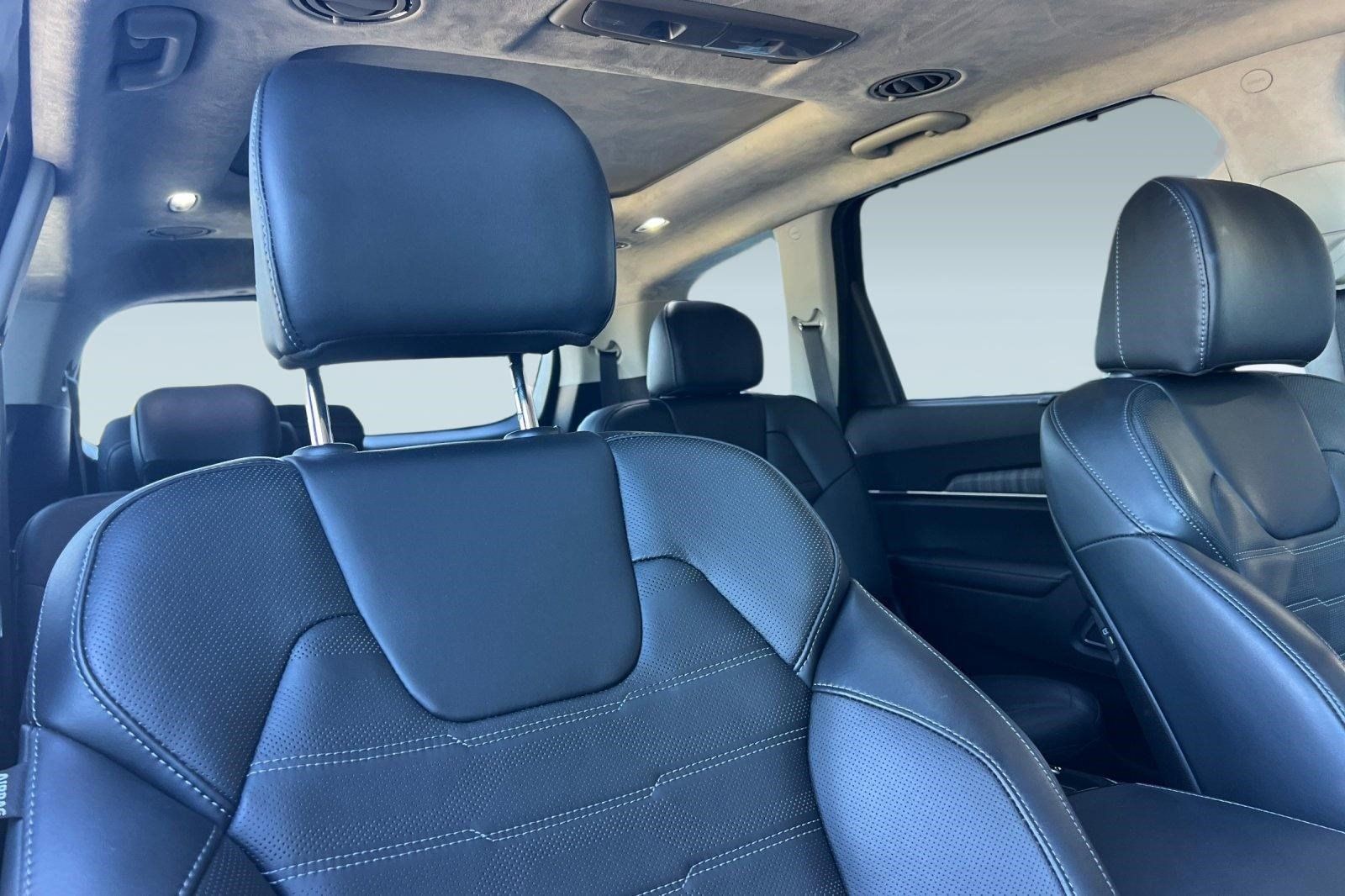Used 2024 Kia Telluride SX Prestige w/ Towing Package AWD/4WD image 23