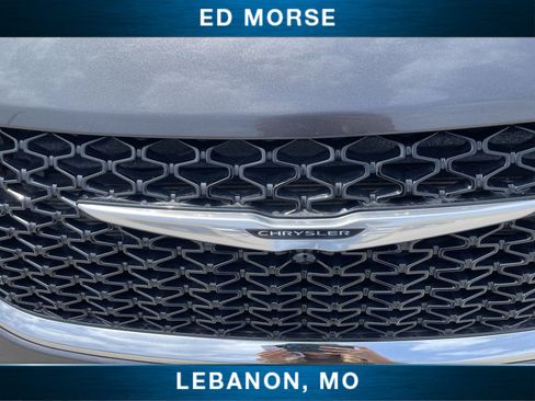 Used 2023 Chrysler Pacifica Touring-L FWD image 29