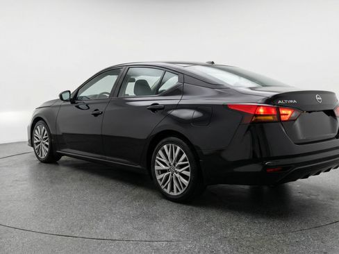 Used 2025 Nissan Altima 2.5 SV image 6