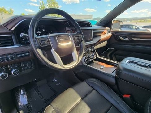 Used 2022 GMC Yukon XL Denali AWD/4WD image 25