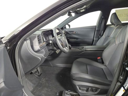 Used 2025 Toyota Crown Signia XLE image 14