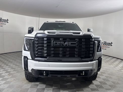 Used 2024 GMC Sierra 3500 Denali Ultimate image 2