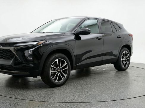 Used 2025 Chevrolet TrailBlazer LT w/ Driver Confidence Package image 3