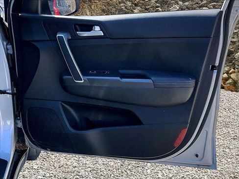 Used 2020 Kia Sportage LX image 18