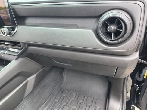 Used 2025 Chevrolet Colorado W/T RWD image 22