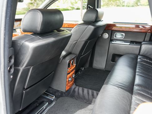 Used 2005 Rolls-Royce Phantom Sedan RWD image 25