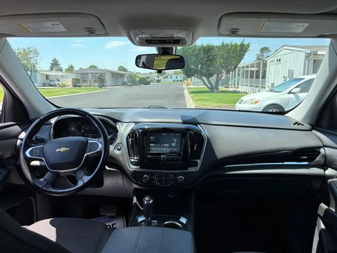 Used 2018 Chevrolet Traverse LT FWD image 14