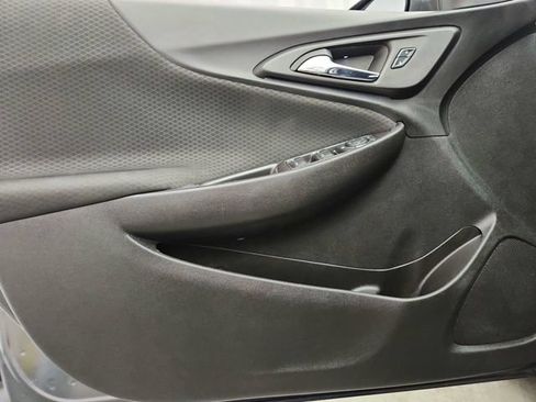 Used 2017 Chevrolet Malibu LT FWD image 17