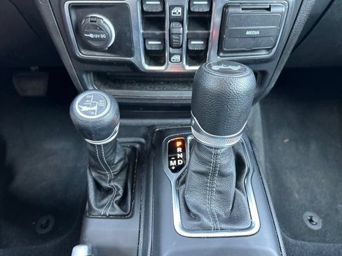 Used 2024 Jeep Wrangler Unlimited w/ Convenience Group AWD/4WD image 25
