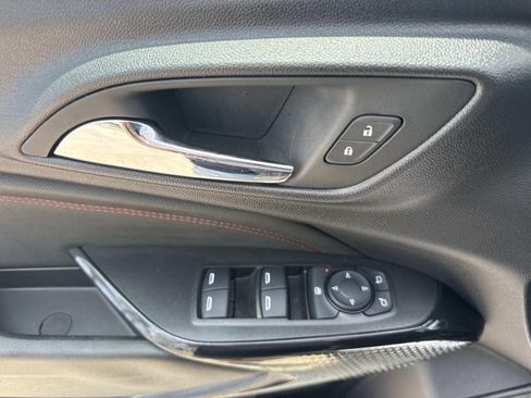 Used 2025 Chevrolet Trax RS w/ Sunroof Package FWD image 20