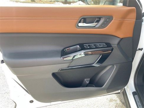 New 2026 Nissan Pathfinder Platinum image 18