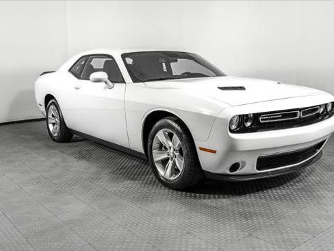 Used 2023 Dodge Challenger SXT RWD image 9