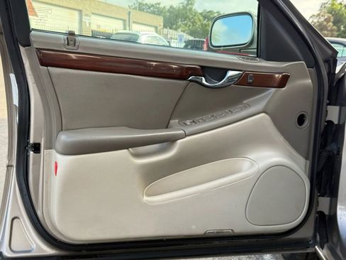 Used 2002 Cadillac De Ville DTS image 13