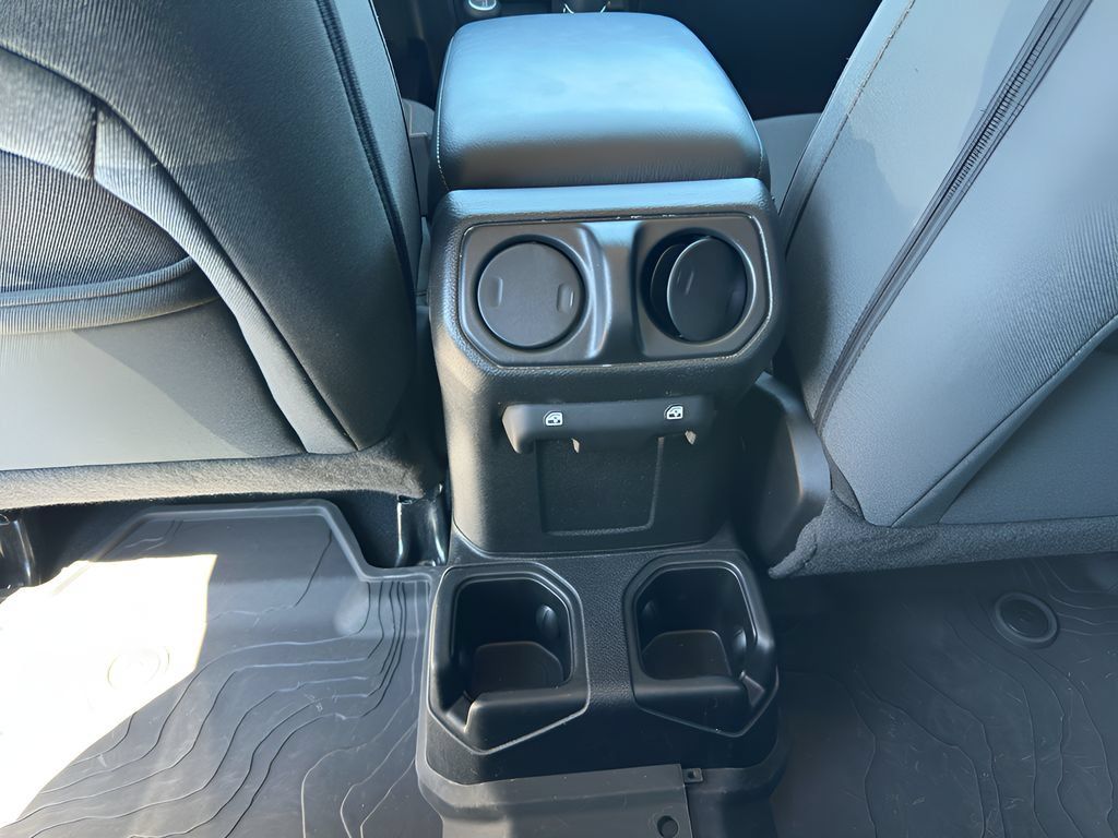 Used 2024 Jeep Gladiator Sport AWD/4WD image 18