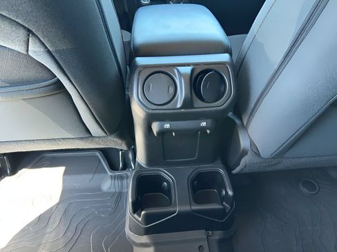 Used 2024 Jeep Gladiator Sport AWD/4WD image 18