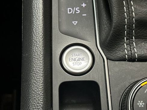 Certified 2022 Volkswagen Atlas Cross Sport SE image 27